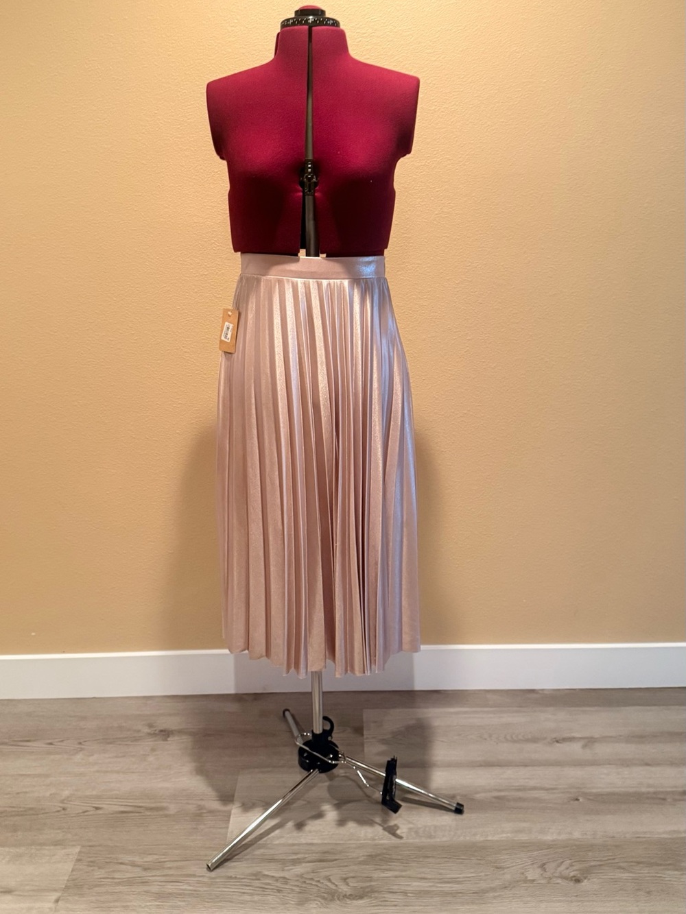 Pleated Metallic Midi Skirt in Blush
Pink